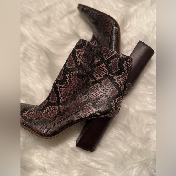 JLO DORINDAH BOOTIE - Picture 2 of 10